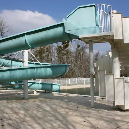 木屋 The Petite D'hotes L'Isle-Jourdain (Vienne)